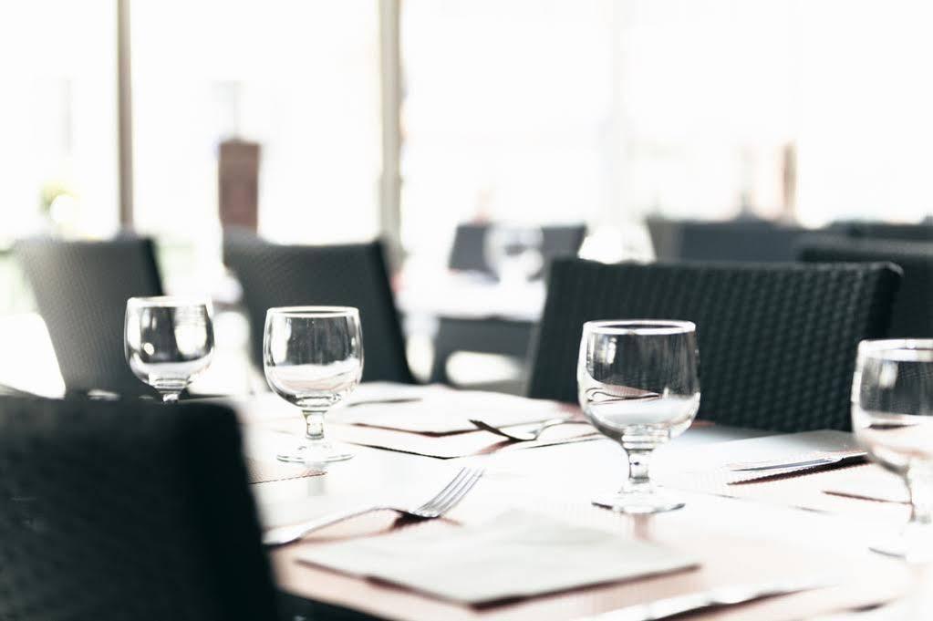 Hotel Brasserie Le Lion D'Or Мексім'є Екстер'єр фото