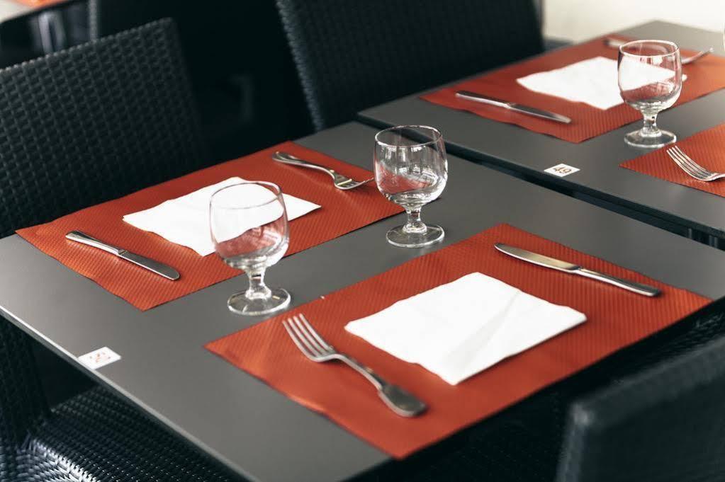 Hotel Brasserie Le Lion D'Or Мексім'є Екстер'єр фото